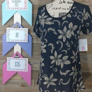 LuLaRoe NWT Medium Classic Tee